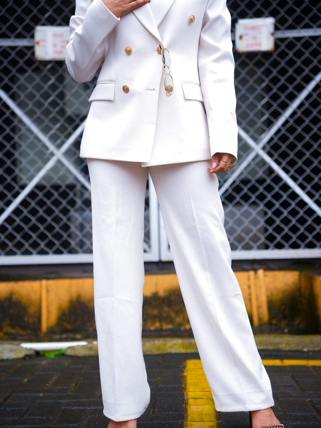 Safed Jhooth Suit