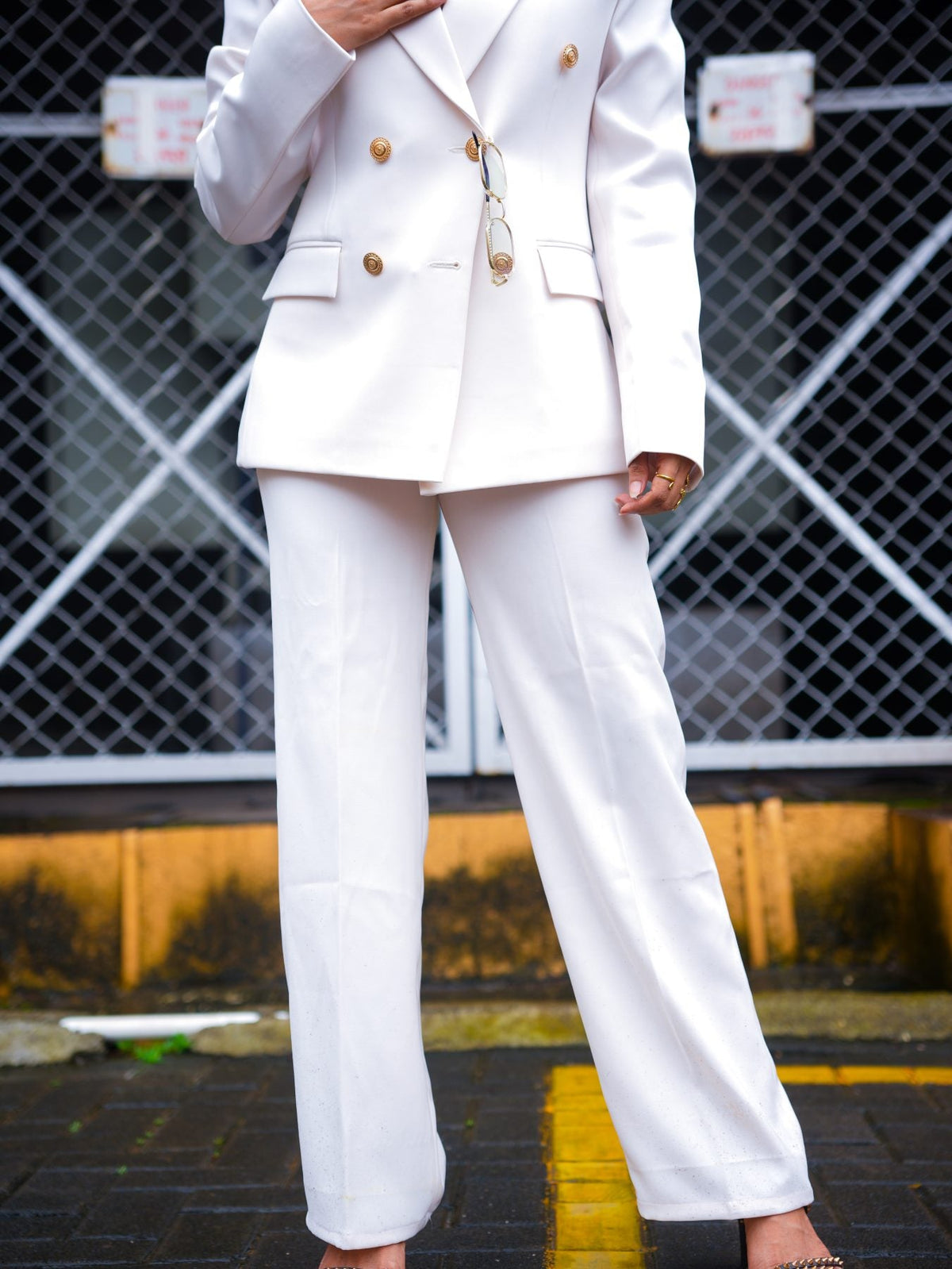 Safed Jhooth Suit